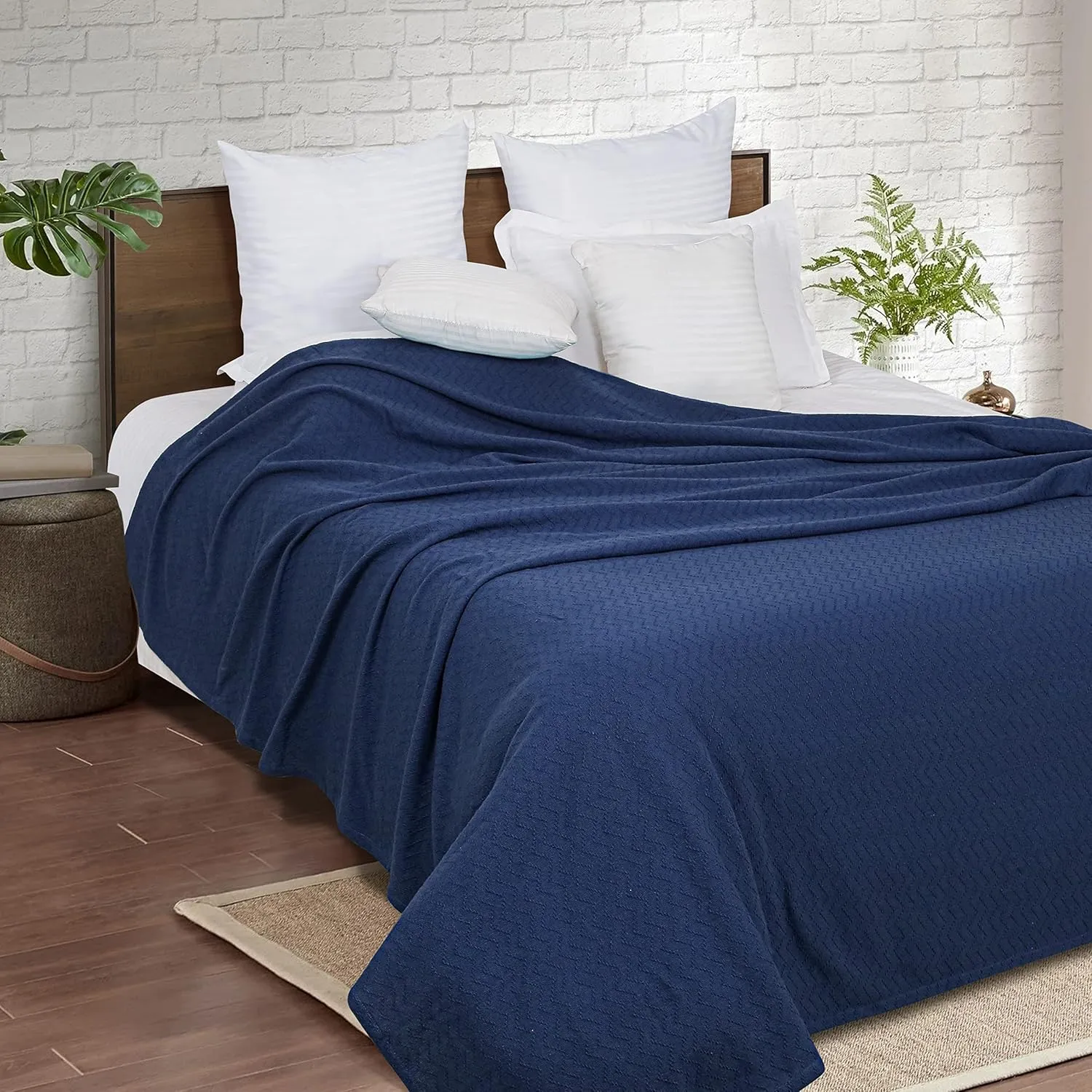 BELIZZI HOME 100% Cotton Bed Blanket, Breathable Thermal Blanket Twin Size, Soft Chevron 60''x90'', Perfect for Layering Any All Season, Navy Blue