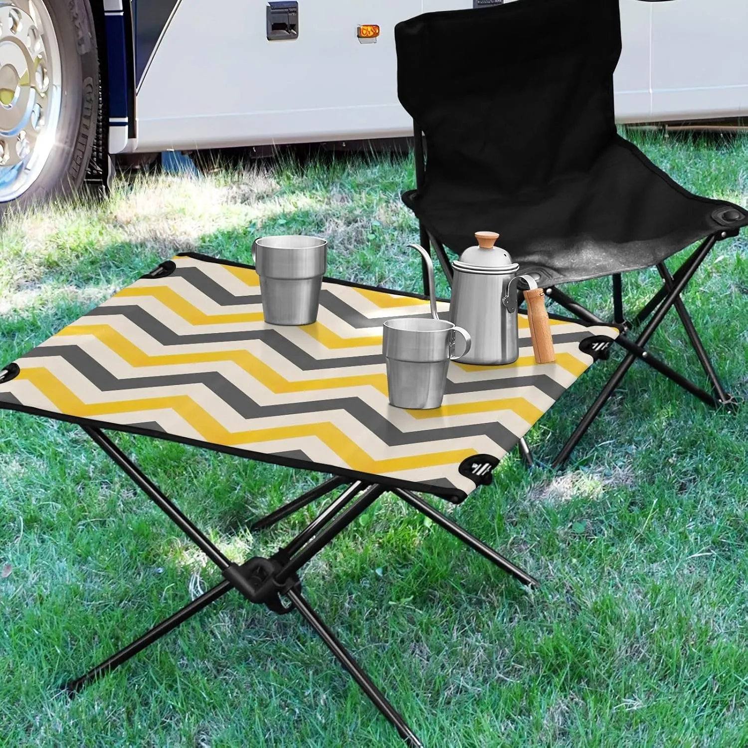 Folding Outdoor Table Fashion Zigzag Pattern Yellow Colors Sturdy Beach Drink Table with Storage Bag for Hiking Picnic Vacation