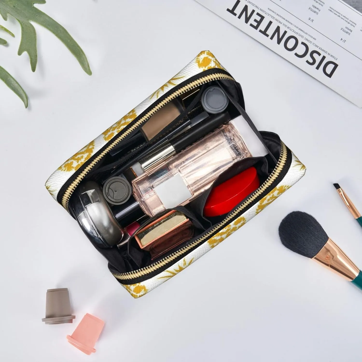 Gold Pineapple Toiletry Pouch, Travel-Friendly Makeup Organizer For Makeup Brushes, Lipsticks