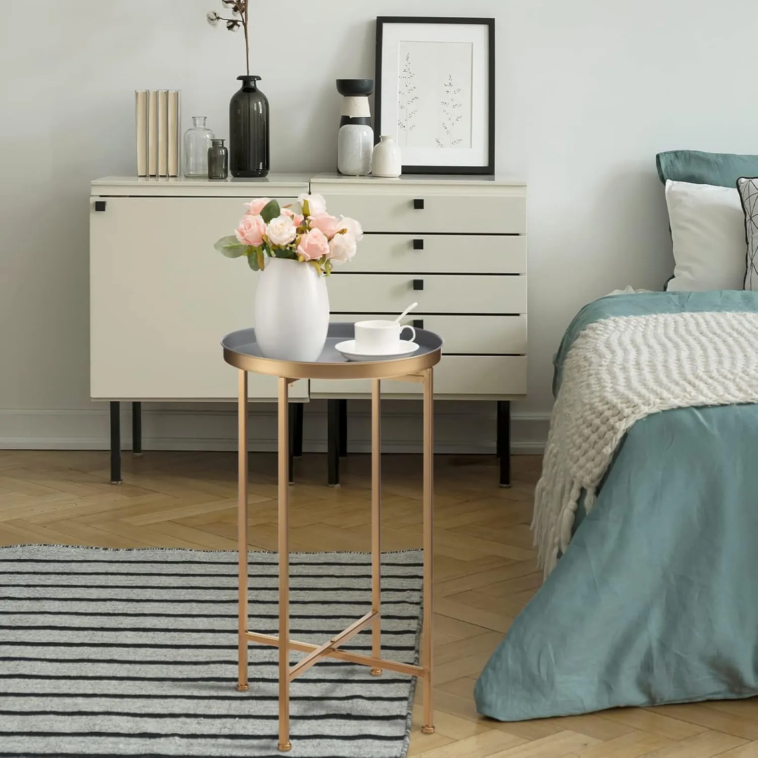 HollyHOME Small Round Metal Waterproof End Table, Accent Indoor&Outdoor Coffee Side Table, Snack Sofa Table for Living Room, Anti-Rust Decorative Plant Stand, (D) 14.5" x (H) 25", Gold/Grey