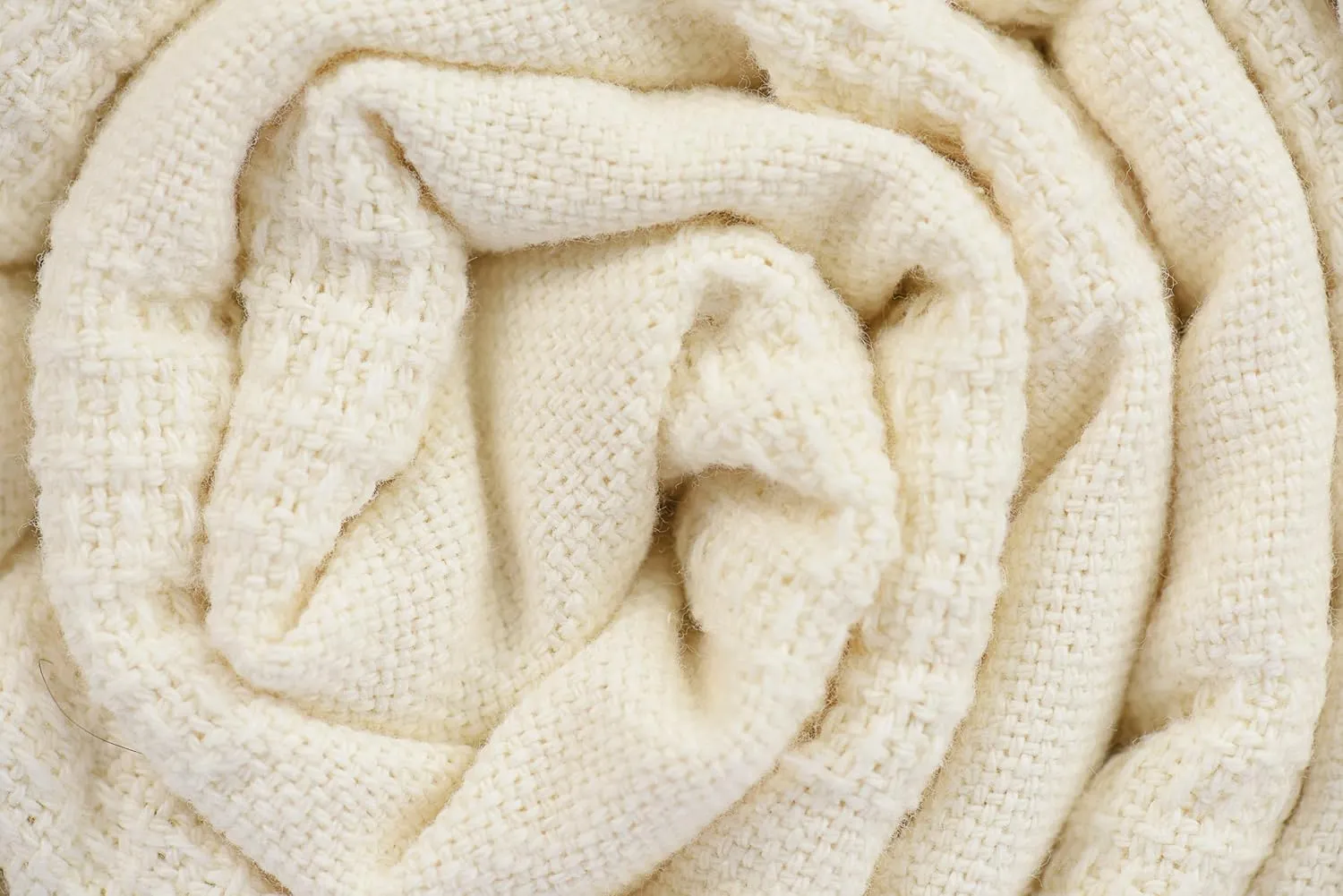Linteum Textile Hospital Thermal SNAGLESS Spread Blanket, 100% Cotton (74x100 in, Cream)