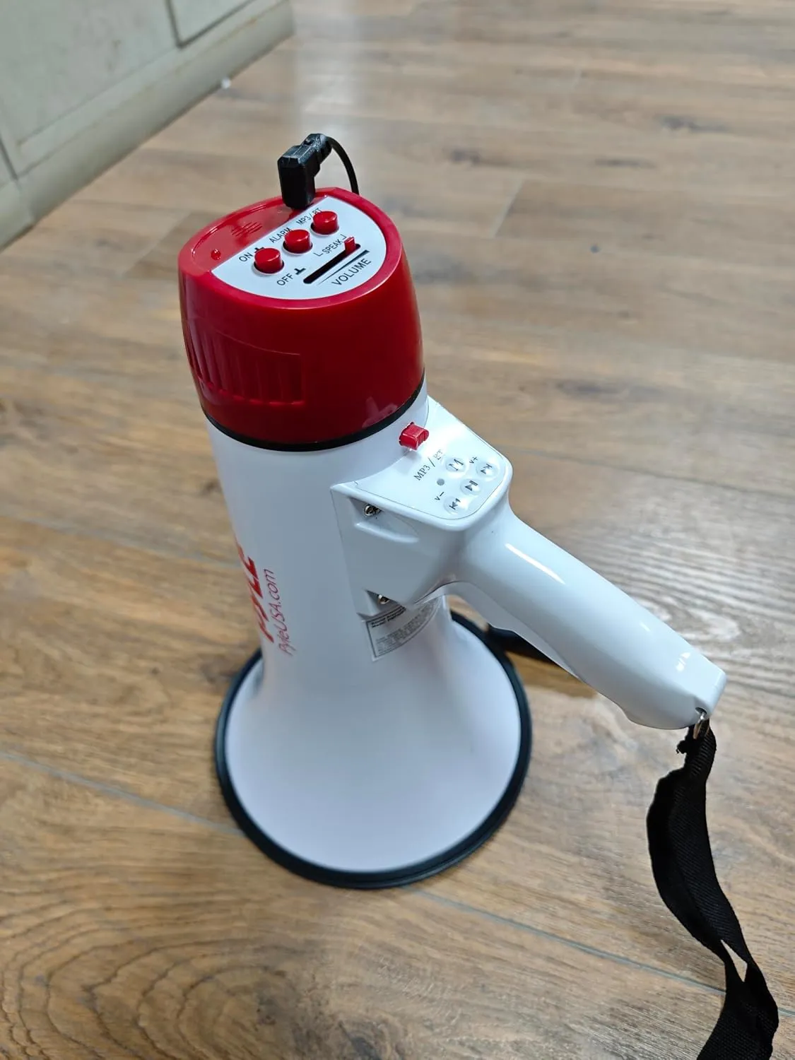 Pyle Megaphone Speaker PA Bullhorn Built-in Siren - Adjustable Volume Control & 1200Yard Range - for Football, Soccer, Baseball, Hockey & Basketball Cheerleading Fans & Coaches or for Safety Drills